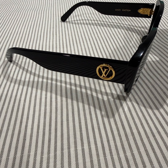 Louis Vuitton Black Sunglasses - Picture 5 of 8